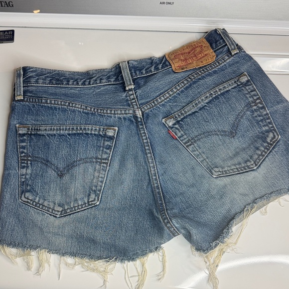 Vintage 501 Levi Jean shorts - Picture 6 of 14